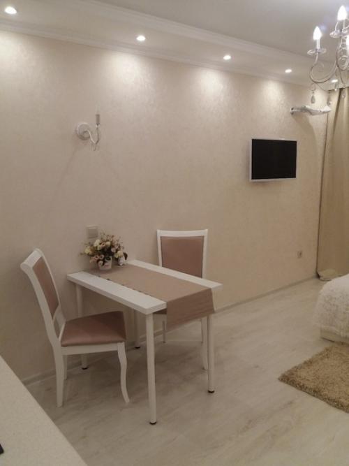 Только закончили ремонт в квартире, но выглядит еще немножко пустовато. 01