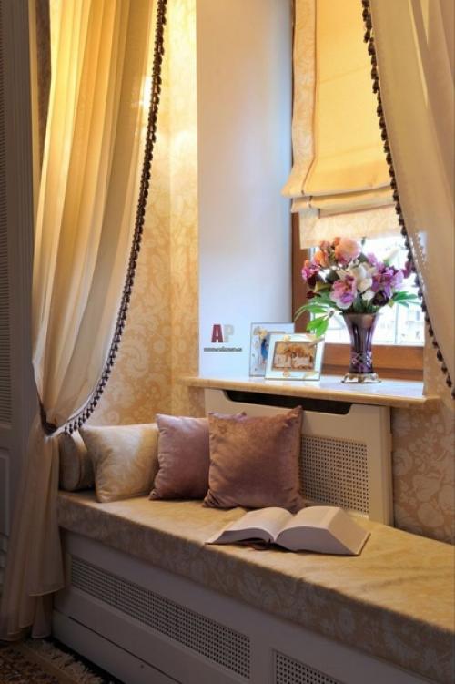 Уютные подоконники, на которых хочется сидеть часами. 03