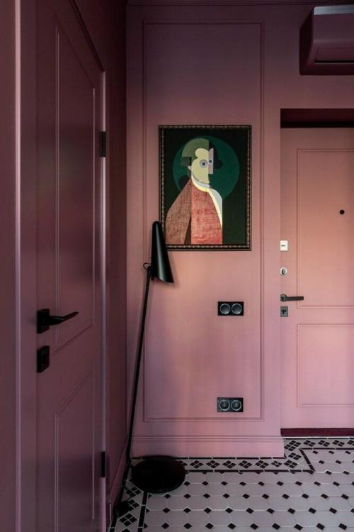 Эта небольшая квартира с проходной кухней и спальней в нише идеально продумана для комфортной жизни на ограниченном пространстве. 08