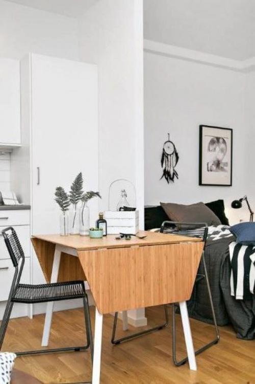 Квартира - студия с полноценной кухней и большой кроватью. 08