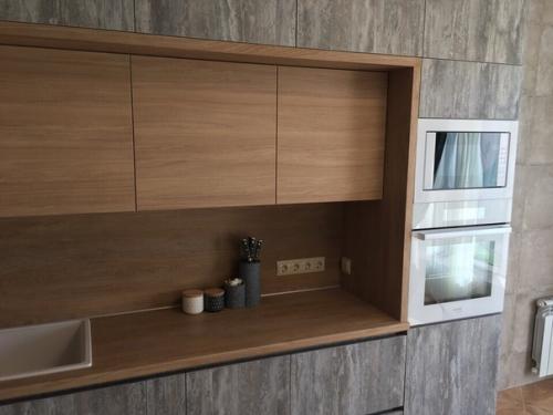 Только закончили ремонт и мы обживаем новую кухню! 02