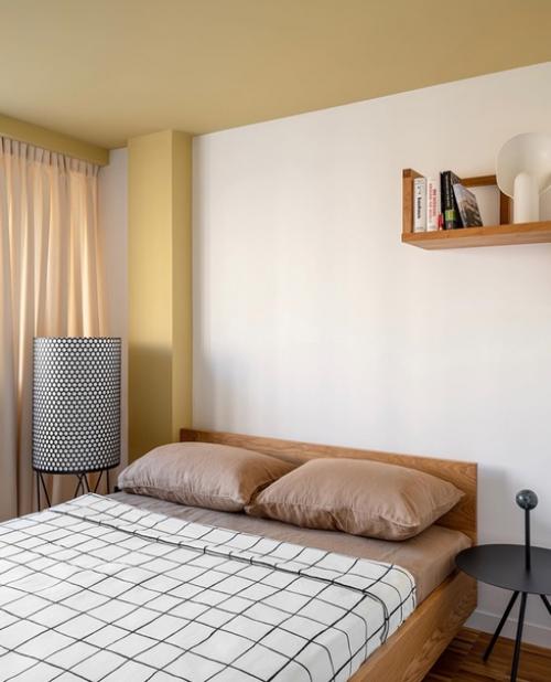 Двухуровневая квартира с двусветной гостиной и вполовину меньшими по высоте спальней, прихожей и ванной. 07