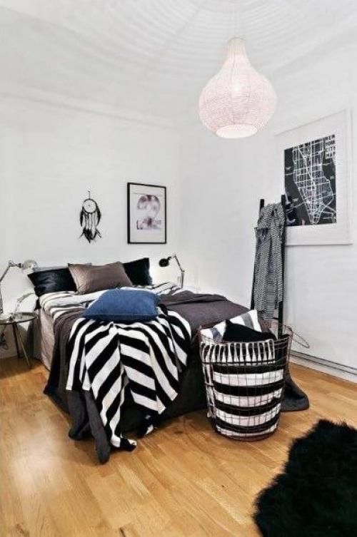 Квартира - студия с полноценной кухней и большой кроватью. 05