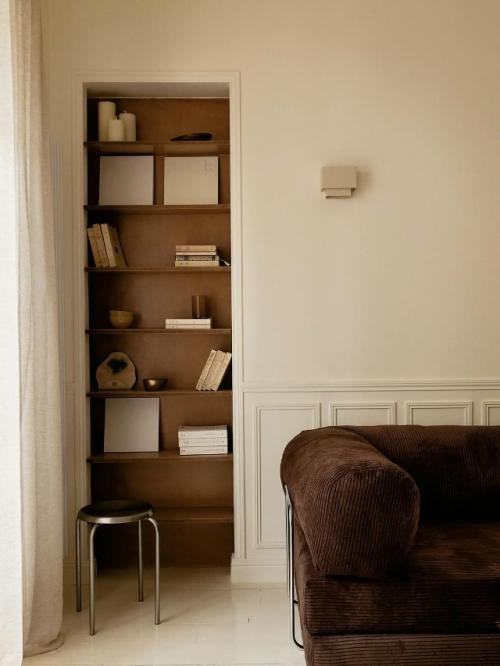 Эта квартира для молодой пары сочетает в себе исторический шарм и современный комфорт. 04