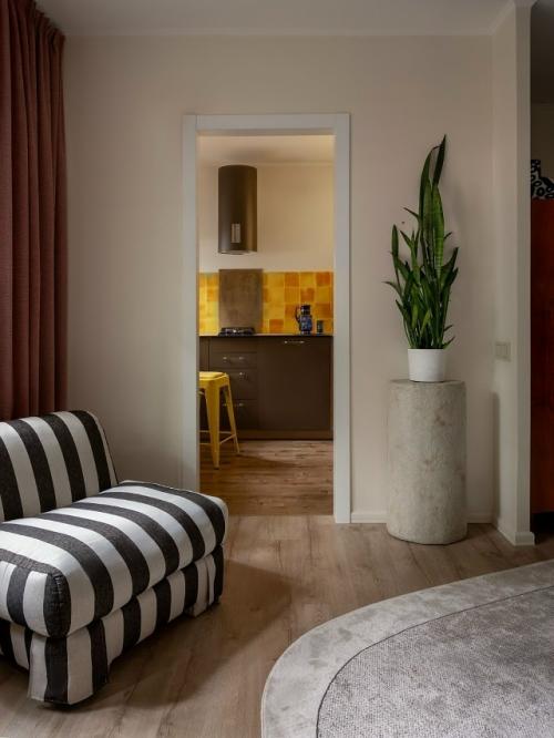 Эта квартира - не просто современное пространство, а дом с историей и душой. 04