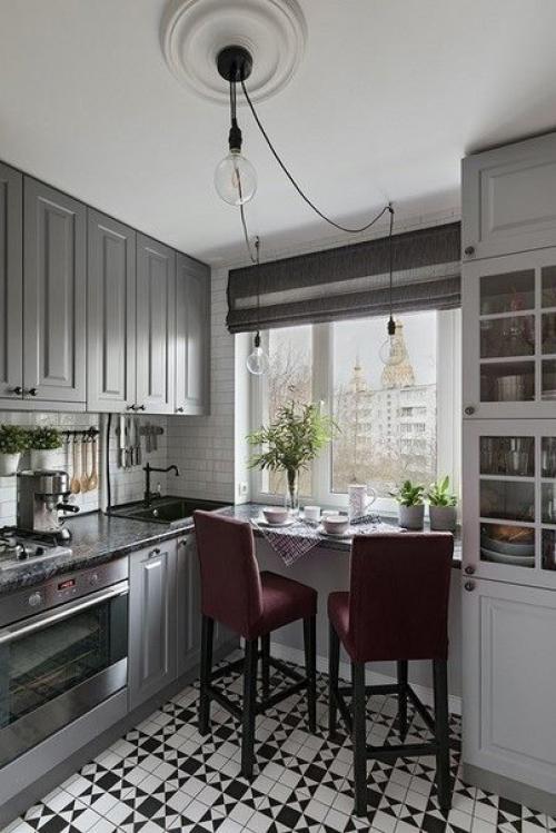 С помощью грамотной планировки, удачной палитры и правильно организованного хранения несложно сотворить чудо даже на 4-5 кв. 05