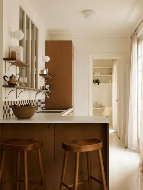 Эта квартира для молодой пары сочетает в себе исторический шарм и современный комфорт. 06