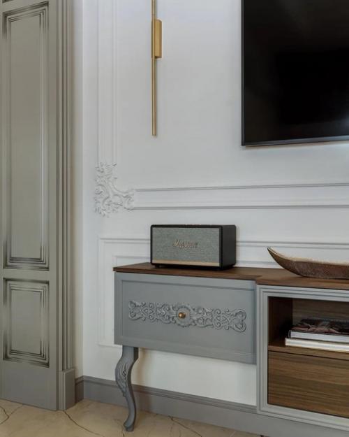 Просторная кухня с зоной столовой и уютной мягкой зоной. 05