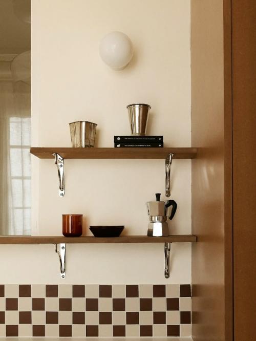 Эта квартира для молодой пары сочетает в себе исторический шарм и современный комфорт. 02