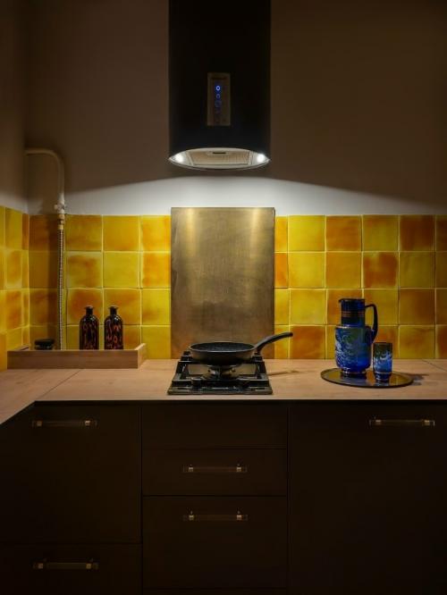 Эта квартира - не просто современное пространство, а дом с историей и душой. 01