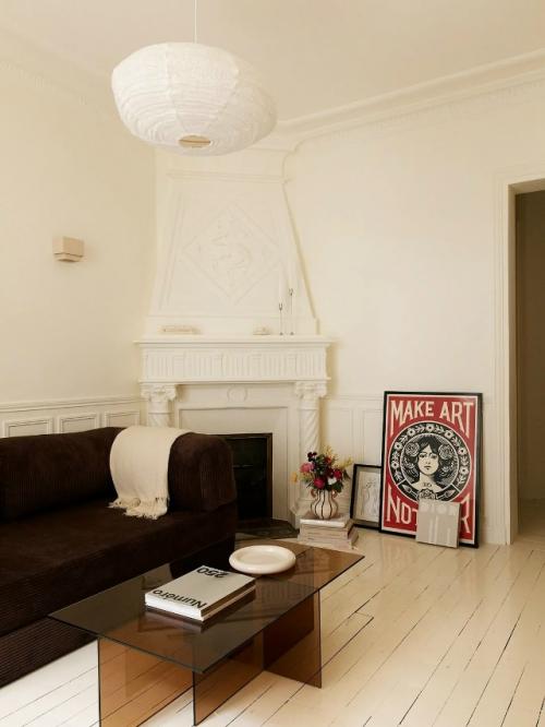 Эта квартира для молодой пары сочетает в себе исторический шарм и современный комфорт. 01