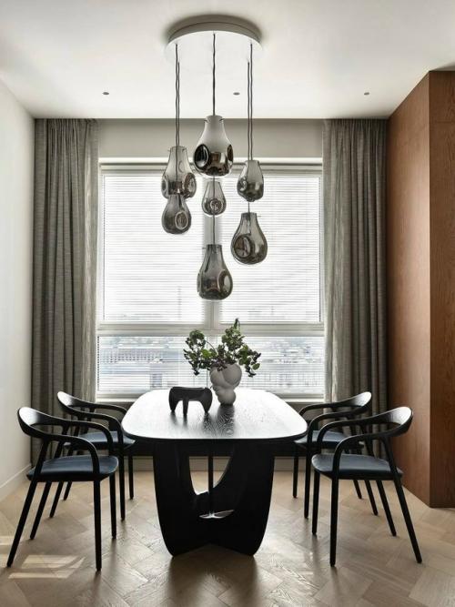 Сочетание фактур в этом московском интерьере играет главную роль - именно на них построено ощущение глубины, уюта и визуального интереса. 01