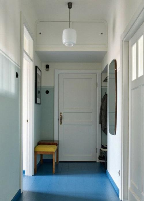 Отличное решение для малогабариток: встроенные антресоли над проёмами. 02