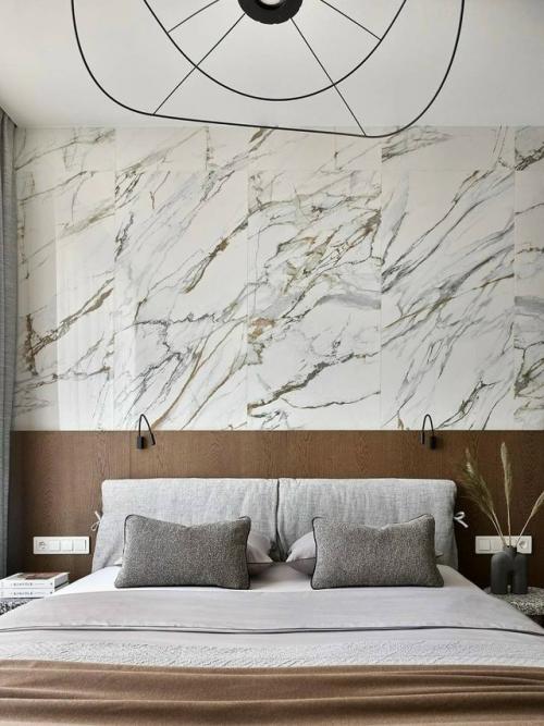 Сочетание фактур в этом московском интерьере играет главную роль - именно на них построено ощущение глубины, уюта и визуального интереса. 02