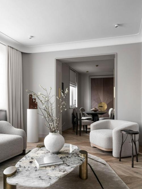 Дизайнеры объединили три небольшие квартиры и создали одно большое, продуманное пространство, идеально подходящее для семьи с детьми. 08