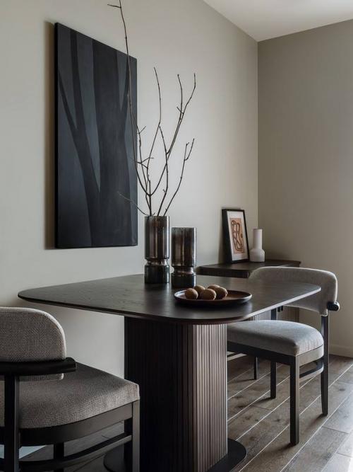 Эта компактная квартира - отличный пример того, как интерьер может подчёркивать, а не затмевать главную ценность пространства. 03