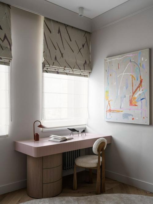 Дизайнеры объединили три небольшие квартиры и создали одно большое, продуманное пространство, идеально подходящее для семьи с детьми. 05