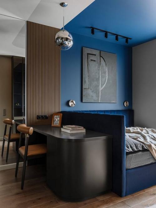 Эта компактная квартира - отличный пример того, как интерьер может подчёркивать, а не затмевать главную ценность пространства. 04