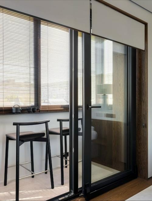 Квартира, в которой каждая деталь будто создана для тихого созерцания и внутреннего равновесия. 08