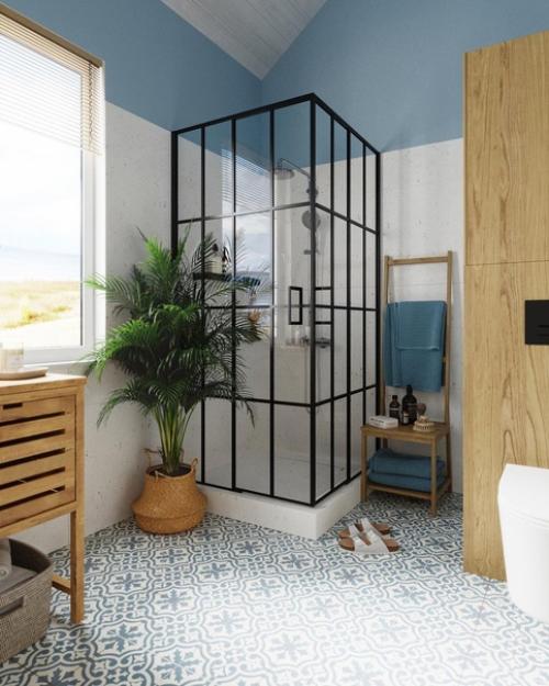 Ванная комната с окном и видом на море.