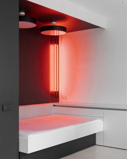 Много света, легкости и простора за счет высоты потолка. 05