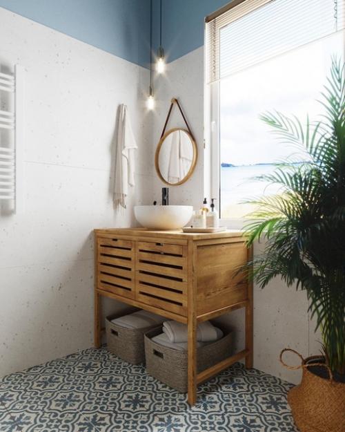 Ванная комната с окном и видом на море. 04