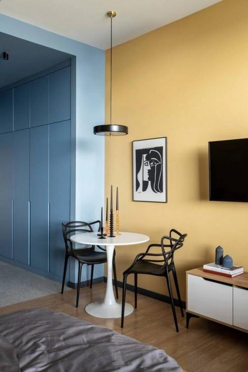 Пример того, как грамотное планировочное решение может полностью изменить восприятие небольшого пространства. 02