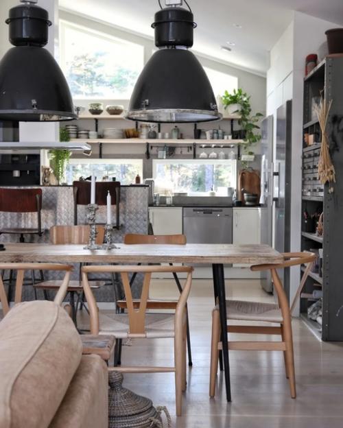 Хозяйка этого очаровательного дома точно знает секрет сочетания винтажного декора. 01