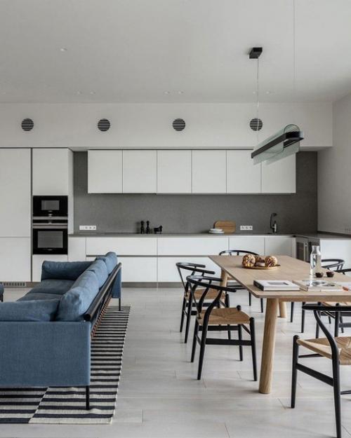 Большая площадь, свободно, много воздуха. 01