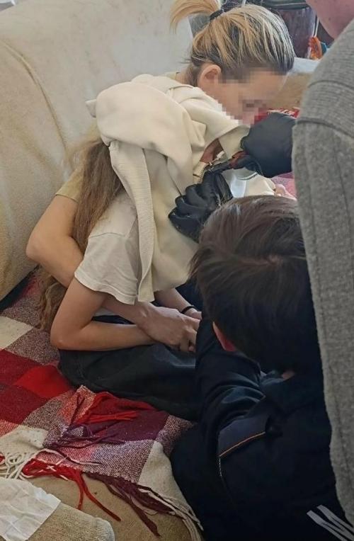 Иногда помощь нужна в самых неожиданных ситуациях - и спасатели всегда рядом. 

