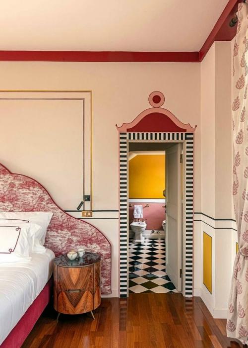 Яркие и смелые интерьеры для вашего вдохновения - это пространство, где цвет, форма и характер выходят на первый план. 01