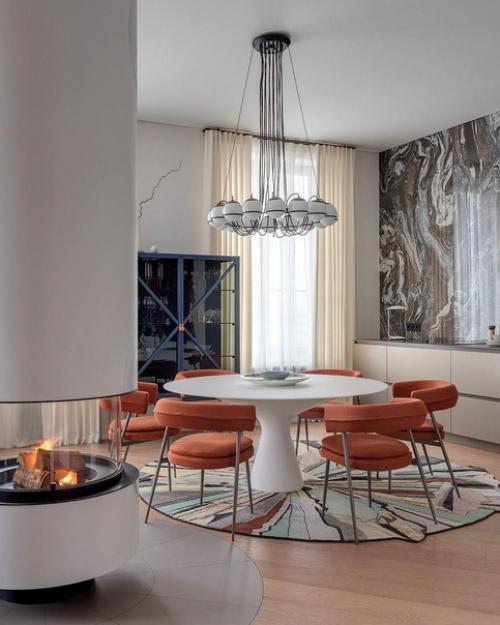 Вот, что значит нестандартный интерьер: сочетание ярких оттенков, интересных деталей и изысканных материалов.