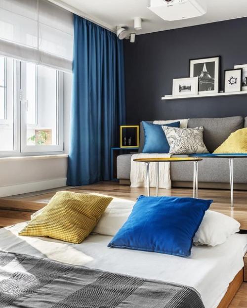 Хозяева малогабаритной московской однушки (36 м) мечтали превратить свою квартиру в многофункциональное и стильное пространство. 01