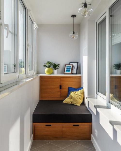 Хозяева малогабаритной московской однушки (36 м) мечтали превратить свою квартиру в многофункциональное и стильное пространство. 02