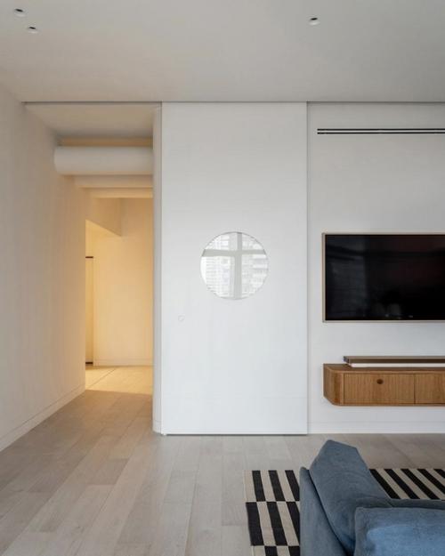 Большая площадь, свободно, много воздуха. 02