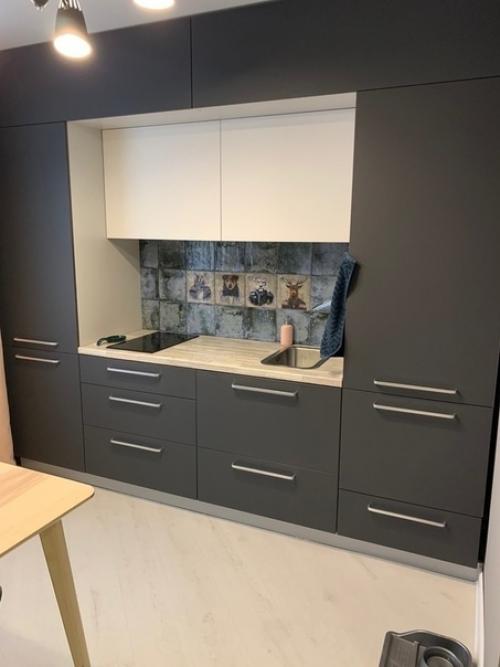 Стильно получилось. Мне только шторы в комнате не понравились.