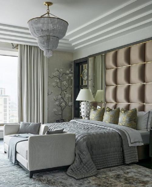 Лишь в том случае, если Москва застроена домами из бетона и стекла, это не значит, что всем надо жить в скандинавских интерьерах.