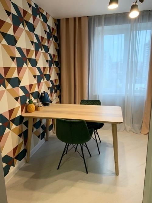 Стильно получилось. Мне только шторы в комнате не понравились. 01