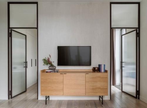 Стильная небольшая квартира с яркими акцентами и площадью - 49 кв. 03