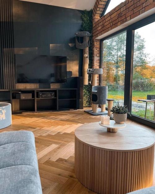 Интерьер загородного дома - просторный, светлый и стильный, где каждая зона продумана для максимального комфорта и гармонии. 06