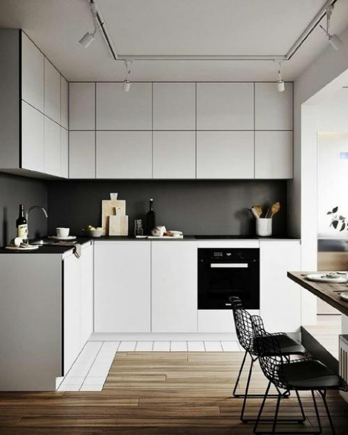 Один за столом природу смотрит, второй стену.