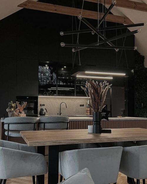 Интерьер загородного дома - просторный, светлый и стильный, где каждая зона продумана для максимального комфорта и гармонии. 03