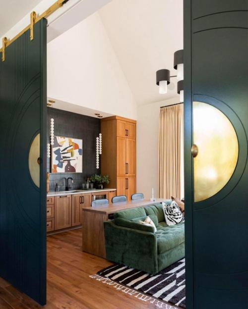 В деталях этого пространства есть Уютность. 02