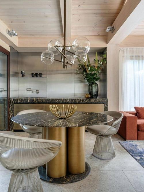 Просторный интерьер дома с яркими акцентами - сочетание лёгкости, стиля и индивидуальности. 07