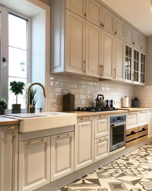 Интерьер радует с первого взгляда - простор, свет, тёплые тона и продуманные детали. 03