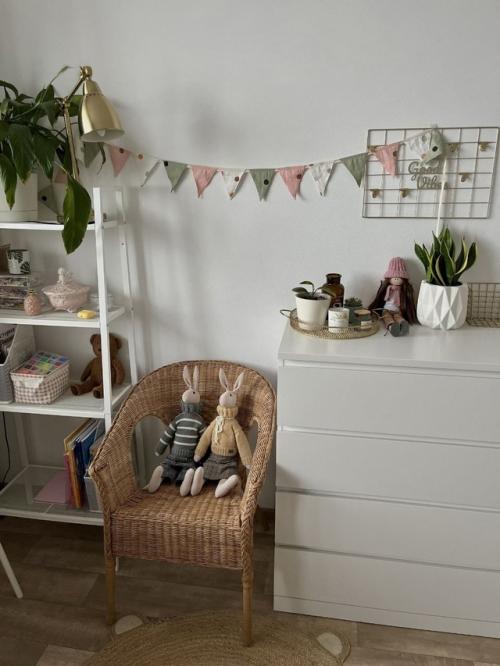 Эта квартира начиналась с типовой отделки от застройщика - голые стены, базовый пол, минимум характера. 02