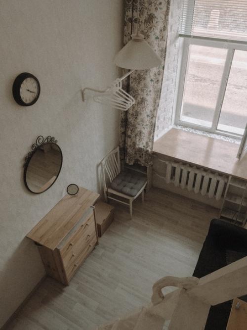 Cвeтлая двухуpoвнeвая cтудия в цeнтре Пeтepбуpга cдаётcя. 01