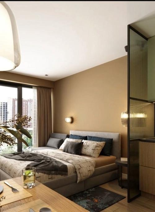 Теплый, светлый и уютный - этот интерьер доказывает, что даже в небольшом пространстве можно создать атмосферу спокойствия и уюта. 01