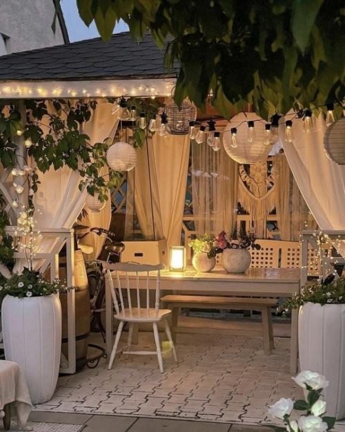 Загородный дом с красивым садом, уютной верандой и живыми цветами в каждой комнате. 04