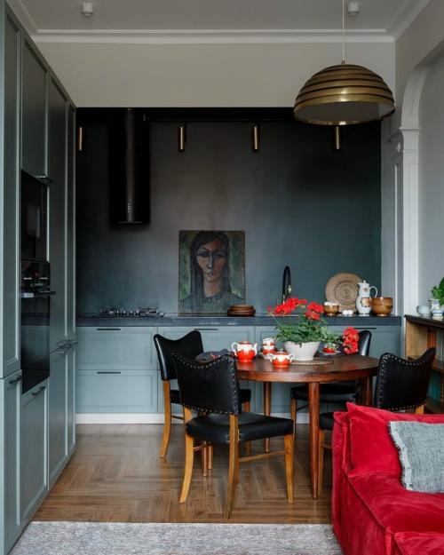 Это история о том, как архитектурное наследие прошлого может стать основой для уютного, современного и по-настоящему личного пространства. 09